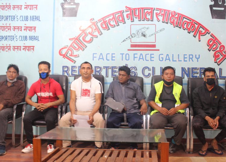 लकडाउनमा रिक्सा चालकहरुको बिचल्ली, सरकारसमक्ष राहतको माग