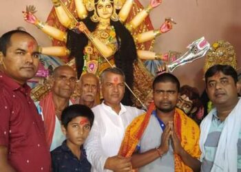 प्रदेश सांसद यादवद्वारा मुर्तिकार मंडल सम्मानित