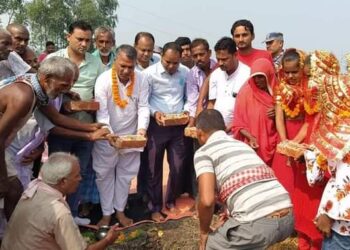 सांसद यादव द्वारा बिक्रमपुरमा सामुदायिक भवन शिलान्यास