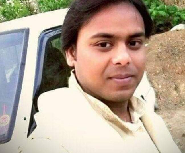 वाशिम अक्रम द्वारा श्रद्धालु भक्तजनलाई १ सय काटुन पानी सहयोग