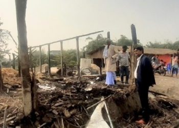 जसपा नेता यादवद्वारा मुखियापटीमा भएको आगलागी घर निरिक्षण