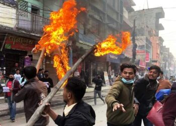 पेट्रोलियम पदार्थको मूल्य वृद्धि विरुद्ध वीरगञ्जमा प्रधानमन्त्री देउवाको पुत्ला दहन