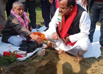मुख्यमन्त्री राउतद्वारा चारकोठे बिधालय भवनको शिलान्यास