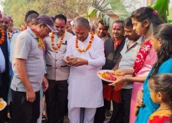 प्रदेश सांसद यादवद्वारा ग्रामीण सडकको समुदघाटन