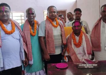 औरही गाउँपालिका वाडा ५ का अध्यक्ष मण्डलले गरे पदभार ग्रहण ﻿