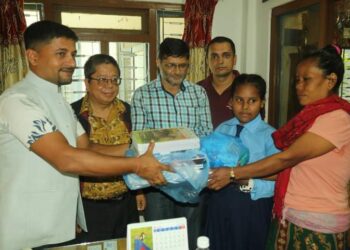 नेपाल प्रेस युनियनको स्थापना दिवसमा कुसुण्डा बालिका सिमान्तलाई शैक्षिक सामग्री सहयोग