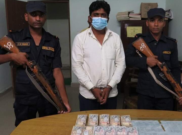 स्रोत नखुलेको ७ लाख ५० हजार रुपैयाँसहित भारतीय पक्राउ
