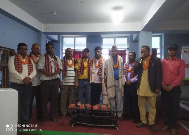 लहान ब्यावसन कार्य समितिद्वारा मेयर चौधरी र उपमेयरलाई महतोलाई सम्मान
