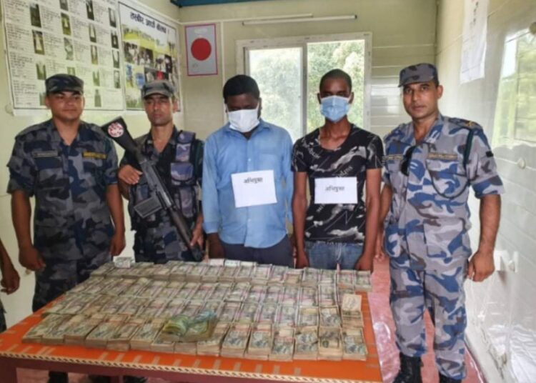 धनुषाबाट स्रोत नखुलेको ८३ लाख रूपैयाँसहित दुई जना पक्राउ