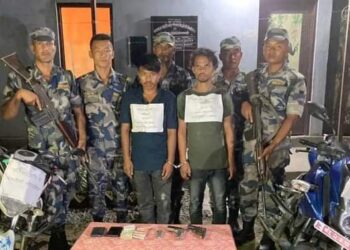सशस्त्र प्रहरीद्वारा दुई थान पेस्तोलसहित दुई पक्राउ