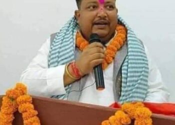 मन्त्री सिंहलाई सर्लाही -४ को प्रतिनिधि सभामा उम्मेदवारी दिन चौतर्फी दबाब