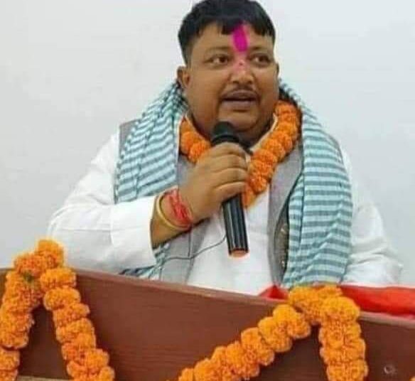 मन्त्री सिंहलाई सर्लाही -४ को प्रतिनिधि सभामा उम्मेदवारी दिन चौतर्फी दबाब