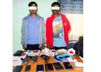 नक्कली पेस्तोल देखाई लुटपाट