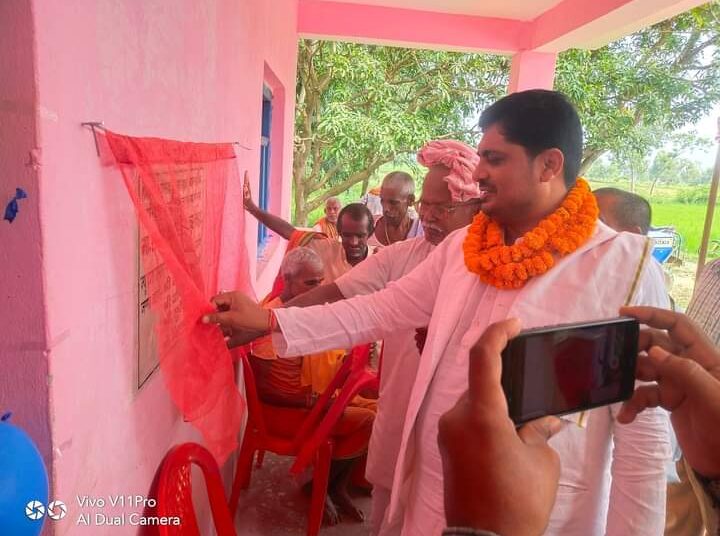 पुर्व राज्यमन्त्री कुशवाहाले गरे सामुदायिक भवन उद्घाटन