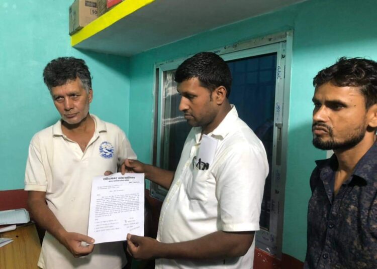 शहिदनगरमा करारका कर्मचारीले बुझाए ज्ञापनपत्र माग सम्बोधन नभए चरण बद्ध आन्दोलन गर्ने