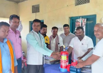 जसपा युवा नेता साह द्वारा प्रहरी चौकी महुवनलाई फायर सिलिन्डर र पानी तान्ने मोटर हस्तान्तरण