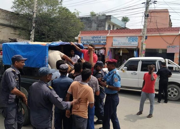 Breaking: जनकपुरमा ओलीलाई कालो झण्डा देखाउने १२ जना पक्राउ