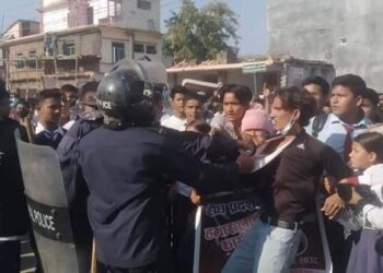 विद्यार्थी किचेर मारिएको घटनामा धनगढी तनावग्रस्त, प्रहरीद्वारा अश्रुग्यास प्रहार