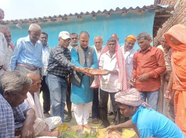 सुकुम्बासी माझीद्वारा भूमिपुजन