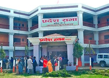लाजै नमानी सरकारको स्वाद लिदै जनमत