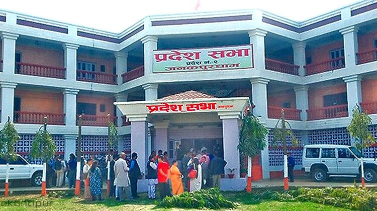 लाजै नमानी सरकारको स्वाद लिदै जनमत