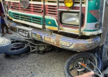 सहचालकले चलाएको ट्रकले ९ वटा गाडीलाई ठक्कर, २ जना घाइते