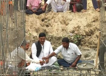 महोत्तरी: पुर्व राज्यमन्त्री कुशवाहाले गरे कुलो निर्माण तथा पैनी जिर्नोधार कार्यको शिलान्यास