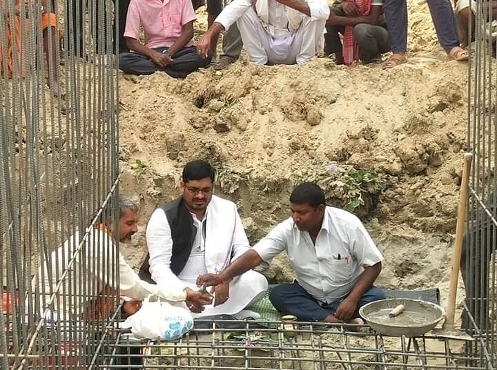 महोत्तरी: पुर्व राज्यमन्त्री कुशवाहाले गरे कुलो निर्माण तथा पैनी जिर्नोधार कार्यको शिलान्यास