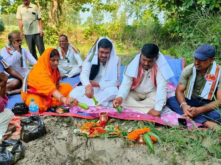 पुर्व राज्यमन्त्री कुशवाहाद्वारा ब्राह्मस्थानको कम्पाउण्डबाल तथा सौन्दर्यकरणको शिलान्यास