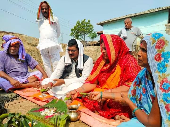 पुर्व राज्यमन्त्री कुशवाहाले गरे स्वास्थ्य चौकी भवनको शिलान्यास