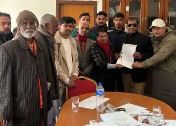 कांग्रेस सर्लाही जिल्ला सभापति सिंहलाई बर्खास्त गर्न माग