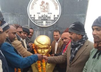 मधेश आन्दोलनका शहिदहरुको प्रतिमामा माला अर्पण