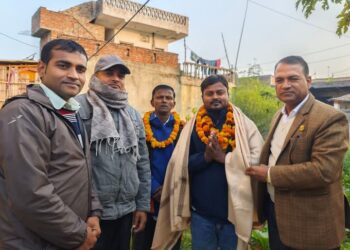 प्रदेश सांसद यादव द्वारा मधेश आन्दोलनका जिउँदो शहिद दास सम्मानित