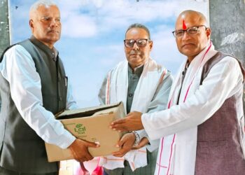 प्रा डा झाद्वारा विद्यालयलाई किताब सहयोग