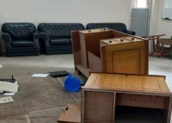 त्रिविका रेक्टरको कार्यकक्षमा नेविसंघका कार्यकर्ताको तोडफोड