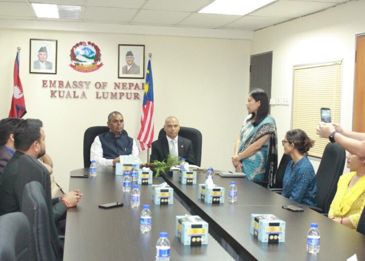 जसपा नेपालका अध्यक्ष उपेन्द्र यादव र मलेसियन राजदूतबीच नेपाली श्रमिकको समस्या बारे छलफल