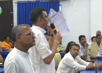 संसद छलेर विचौलियाको प्रभावमा ल्याएको अलोकप्रिय बजेटप्रतिपक्षी दलद्वारा बहिष्कार